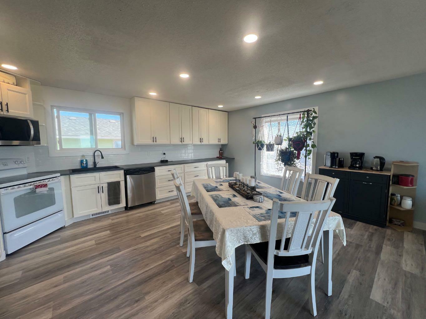 Property Photo:  220 2 Street S  AB T0J 2B0 