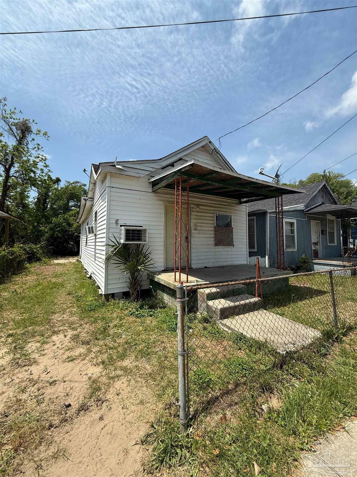 Property Photo: 1217 N 6th Ave FL 32503