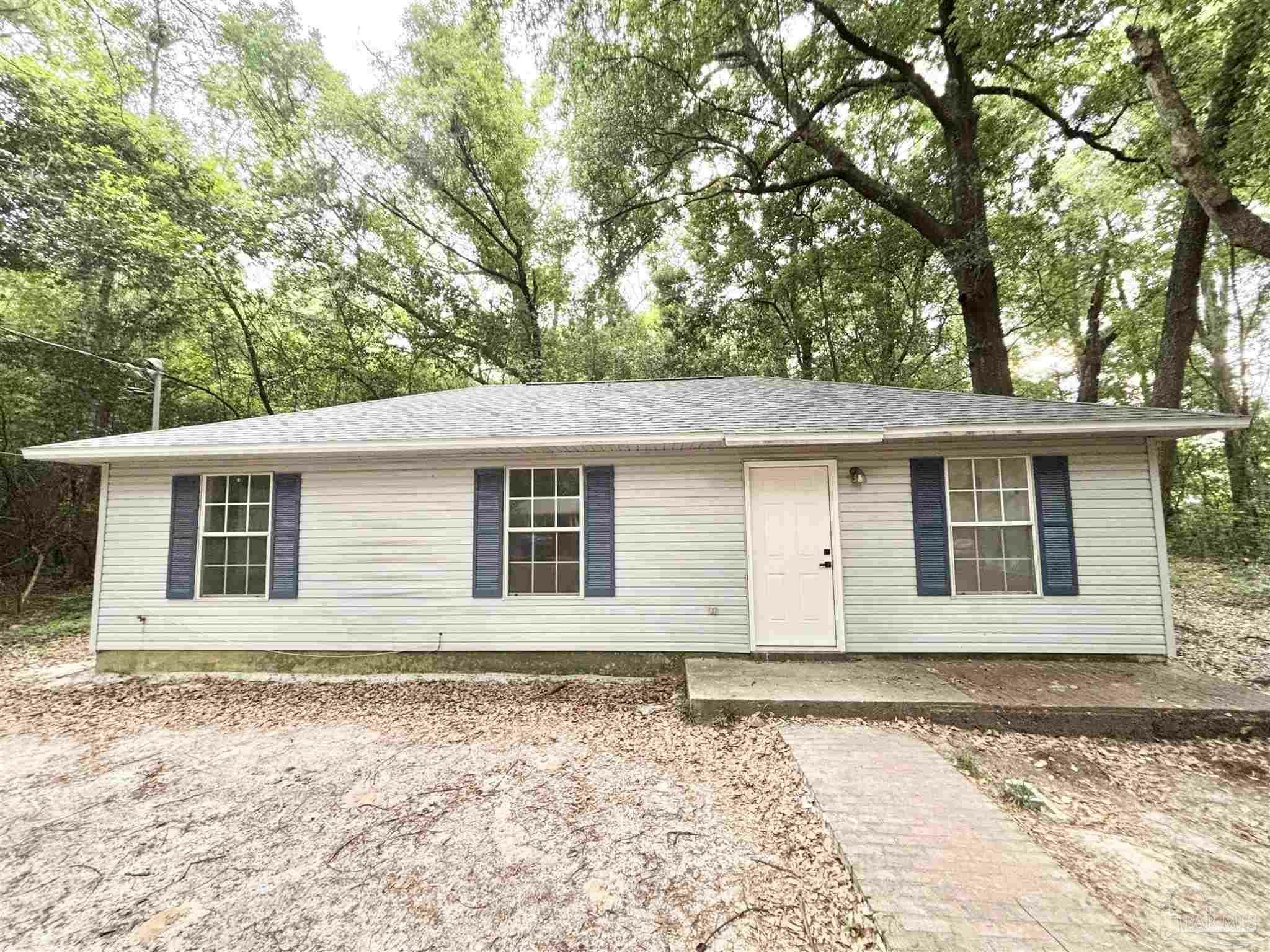 Property Photo: 4520 Limit St FL 32583