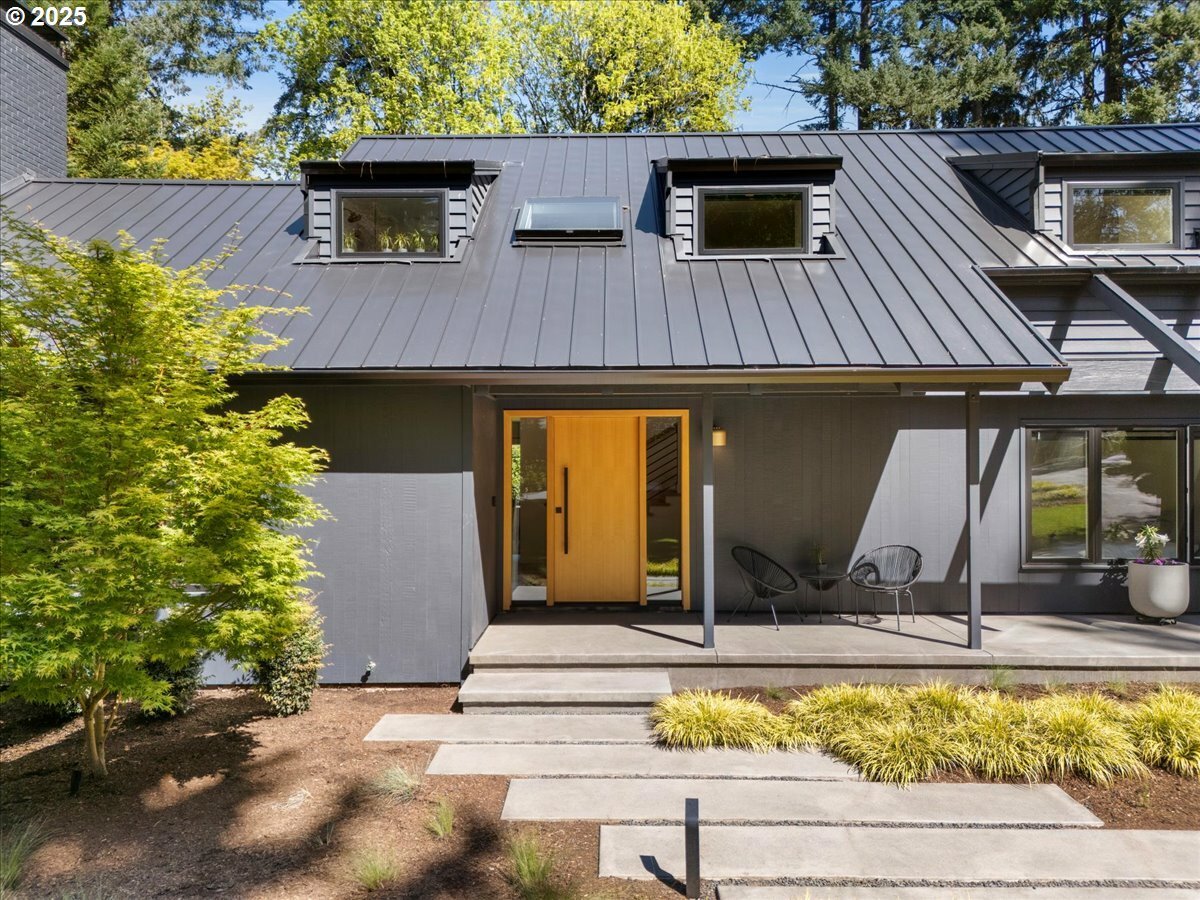 Property Photo: 2151 Crest Dr OR 97034
