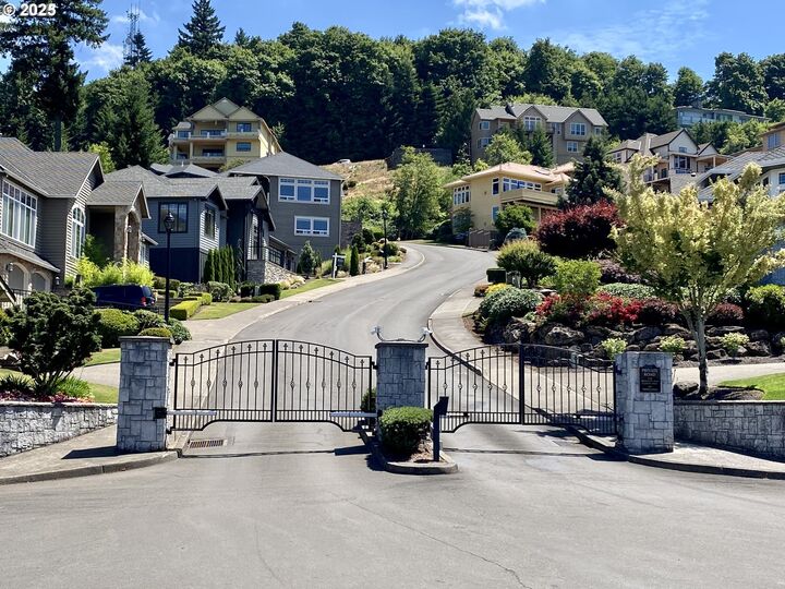 Property Photo:  10469 SE Quail Ridge Dr  OR 97086 