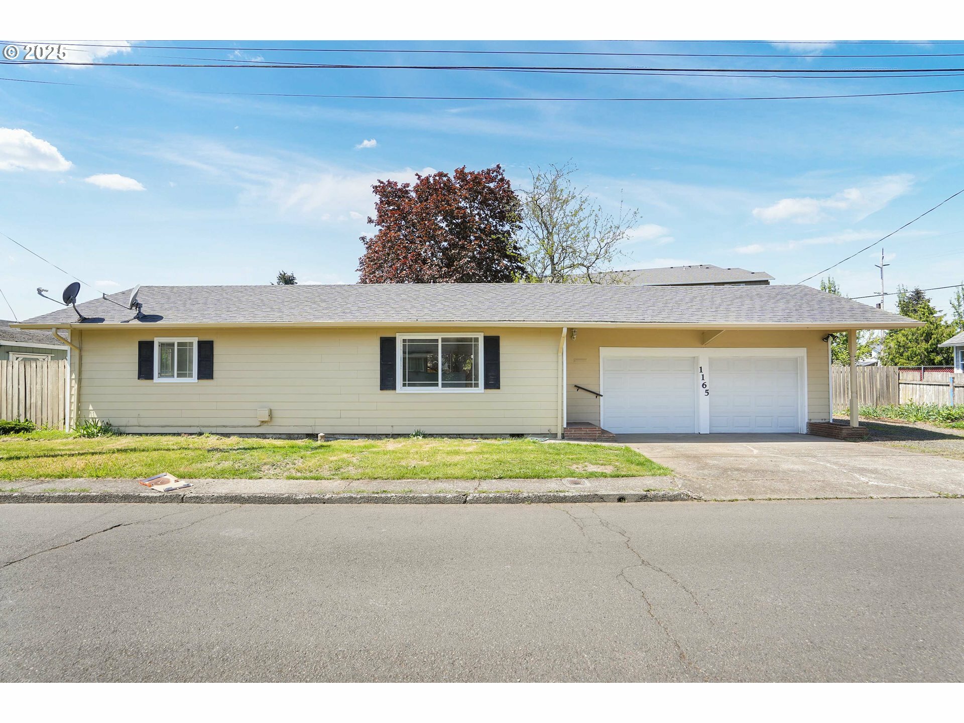 Property Photo: 1165 Garnet St NE OR 97301