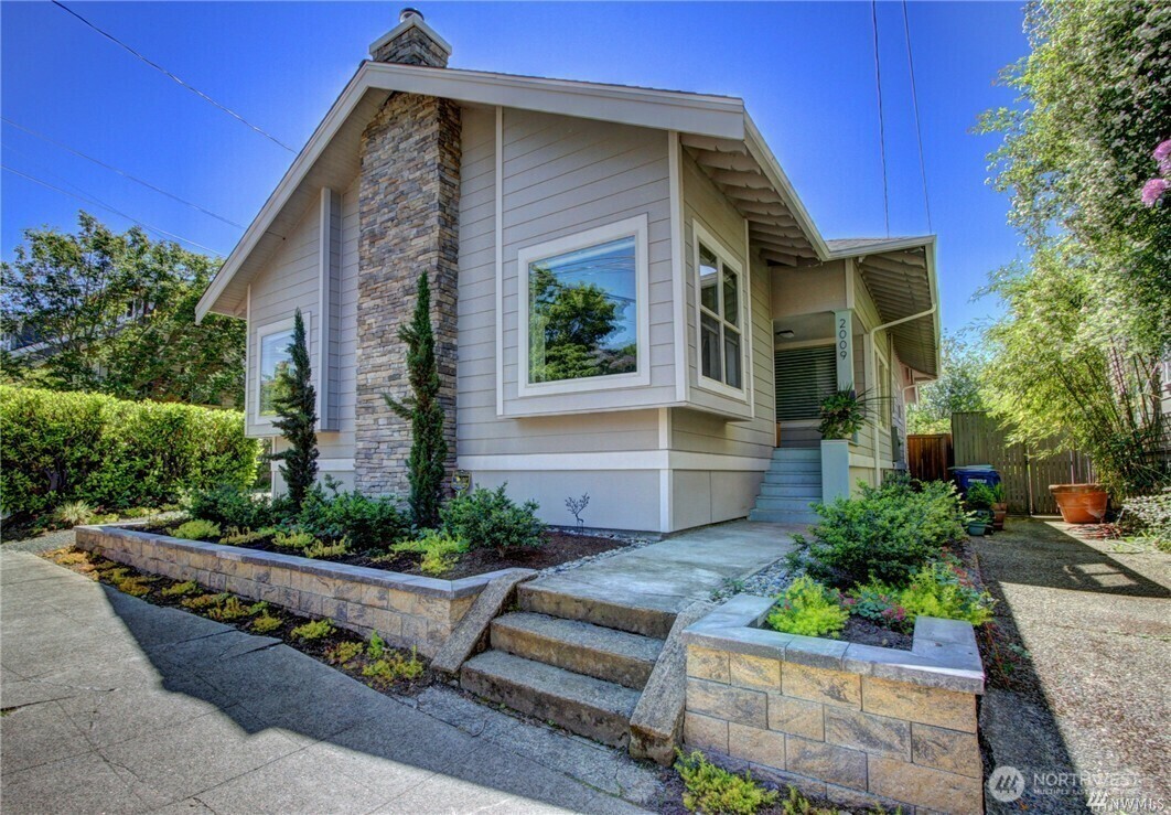 Property Photo: 2009 E Mercer Street WA 98112