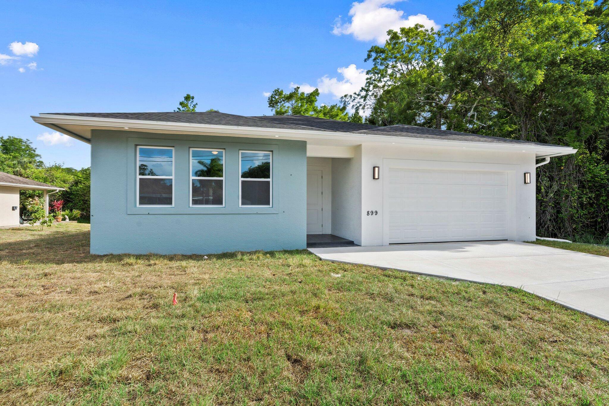Property Photo: 899 Gladiola Avenue FL 32958