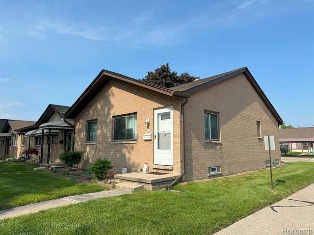 8401 18 Mile Road 112  Sterling Heights MI 48313 photo