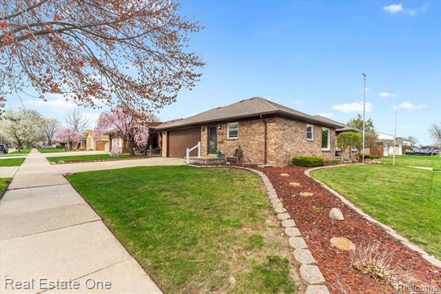 Property Photo: 17861 Devonshire Street MI 48193