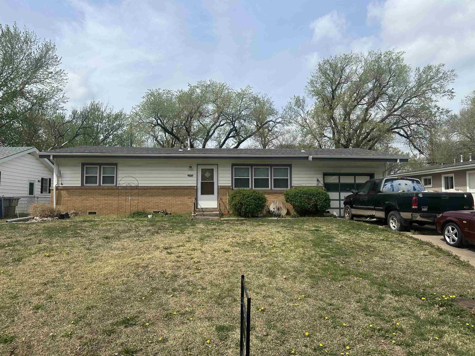 Property Photo:  1433 N Kokomo Ave  KS 67037 