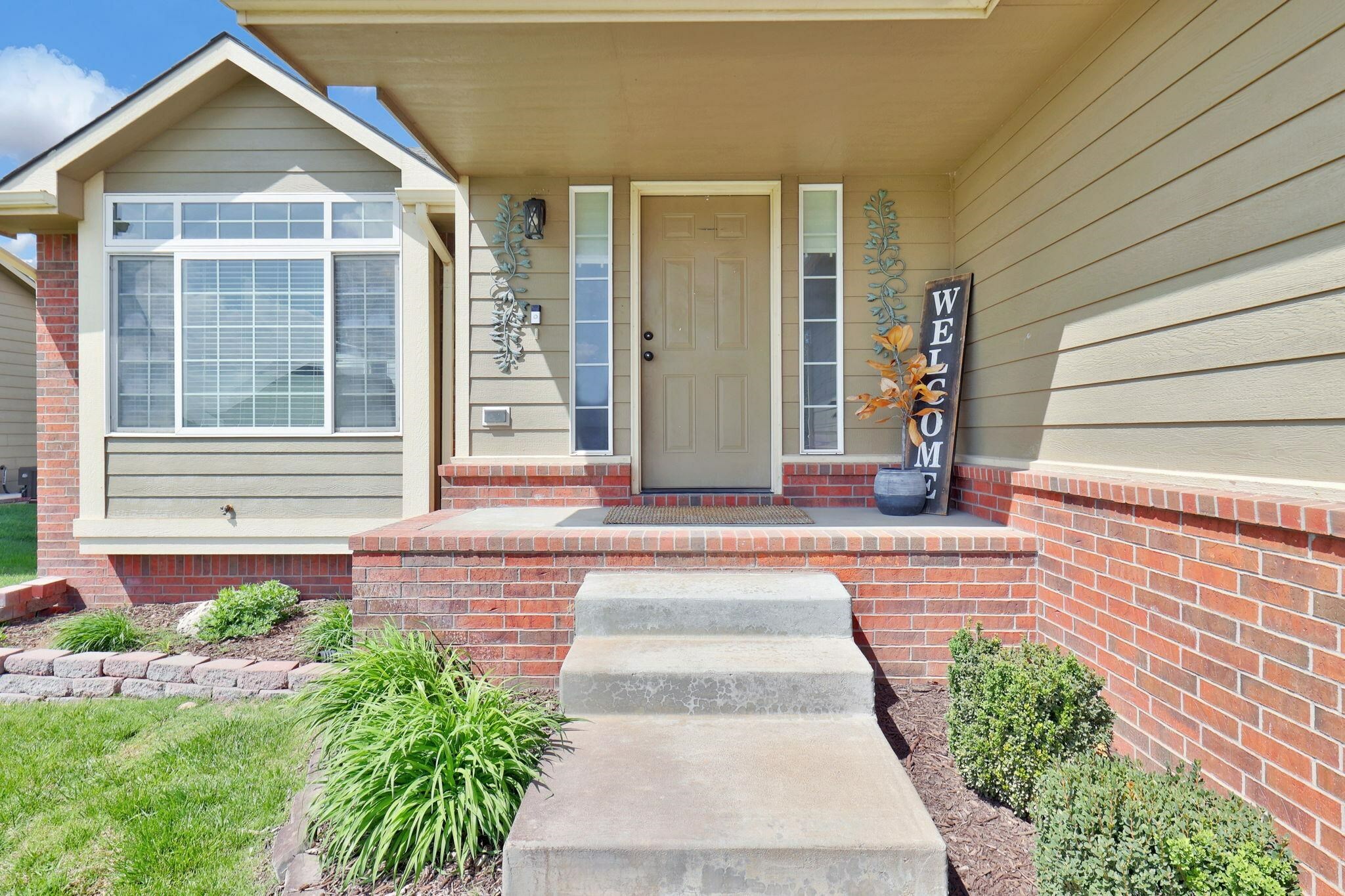 Property Photo: 3245 S Bluelake Ct KS 67215
