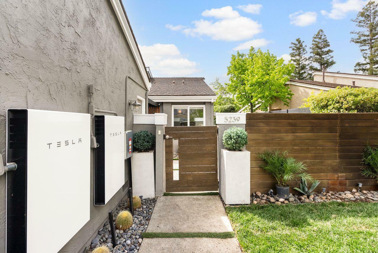 Property Photo: 5239 Leesa Ann Court CA 95124