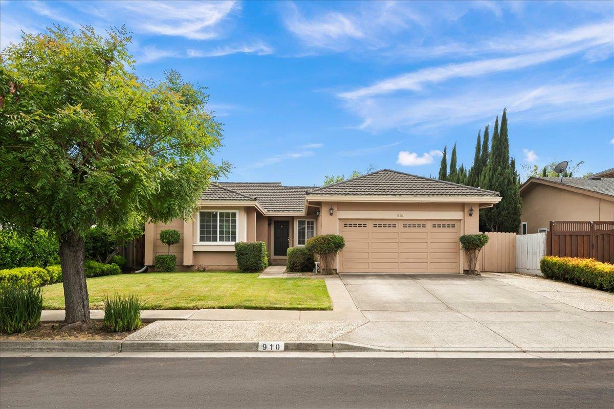 910 Blake Court  Gilroy CA 95020 photo