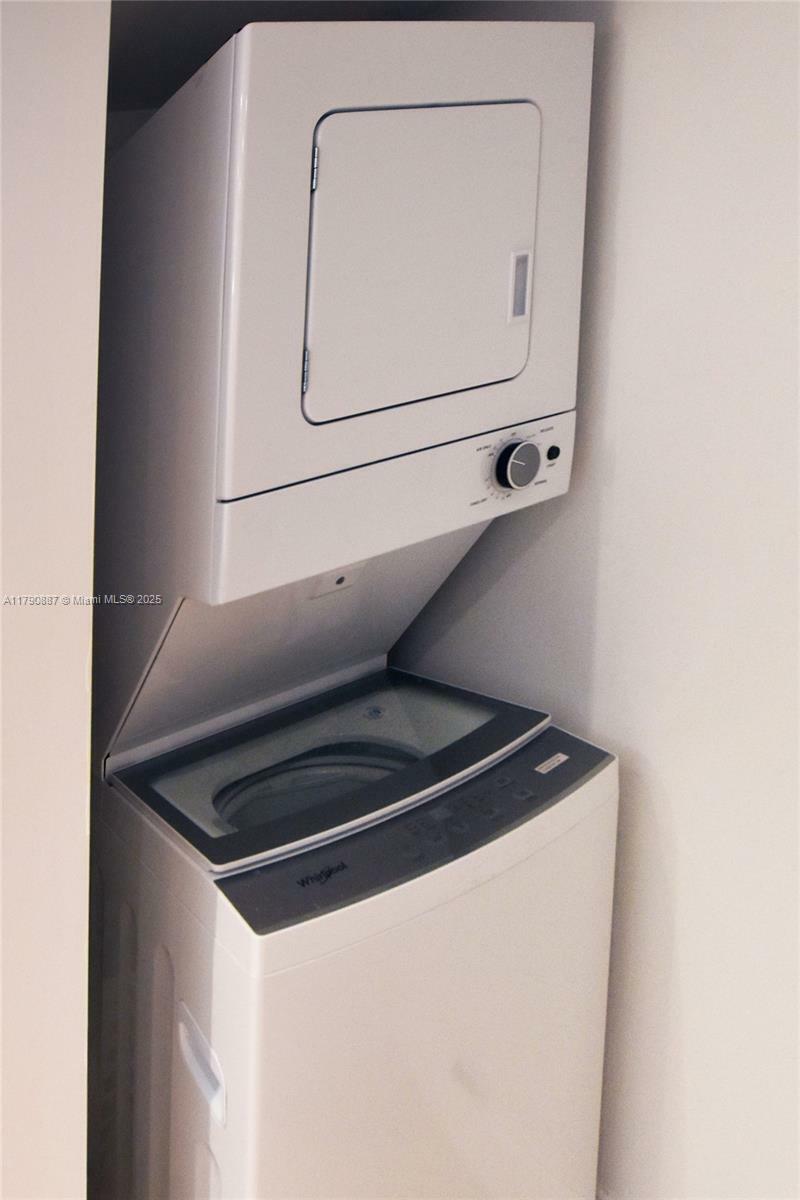 Property Photo: 540 Brickell Key Dr 1511 FL 33131