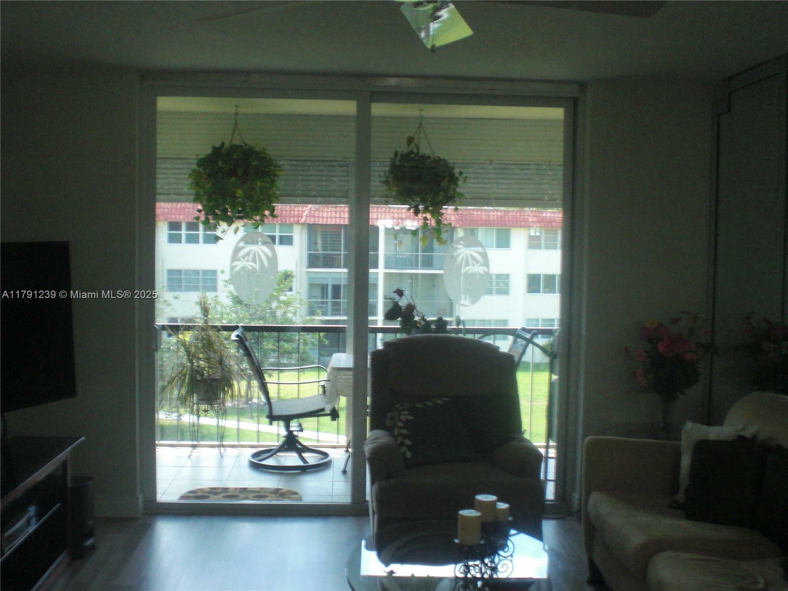 Property Photo: 9420 S Hollybrook Lake Dr 302 FL 33025