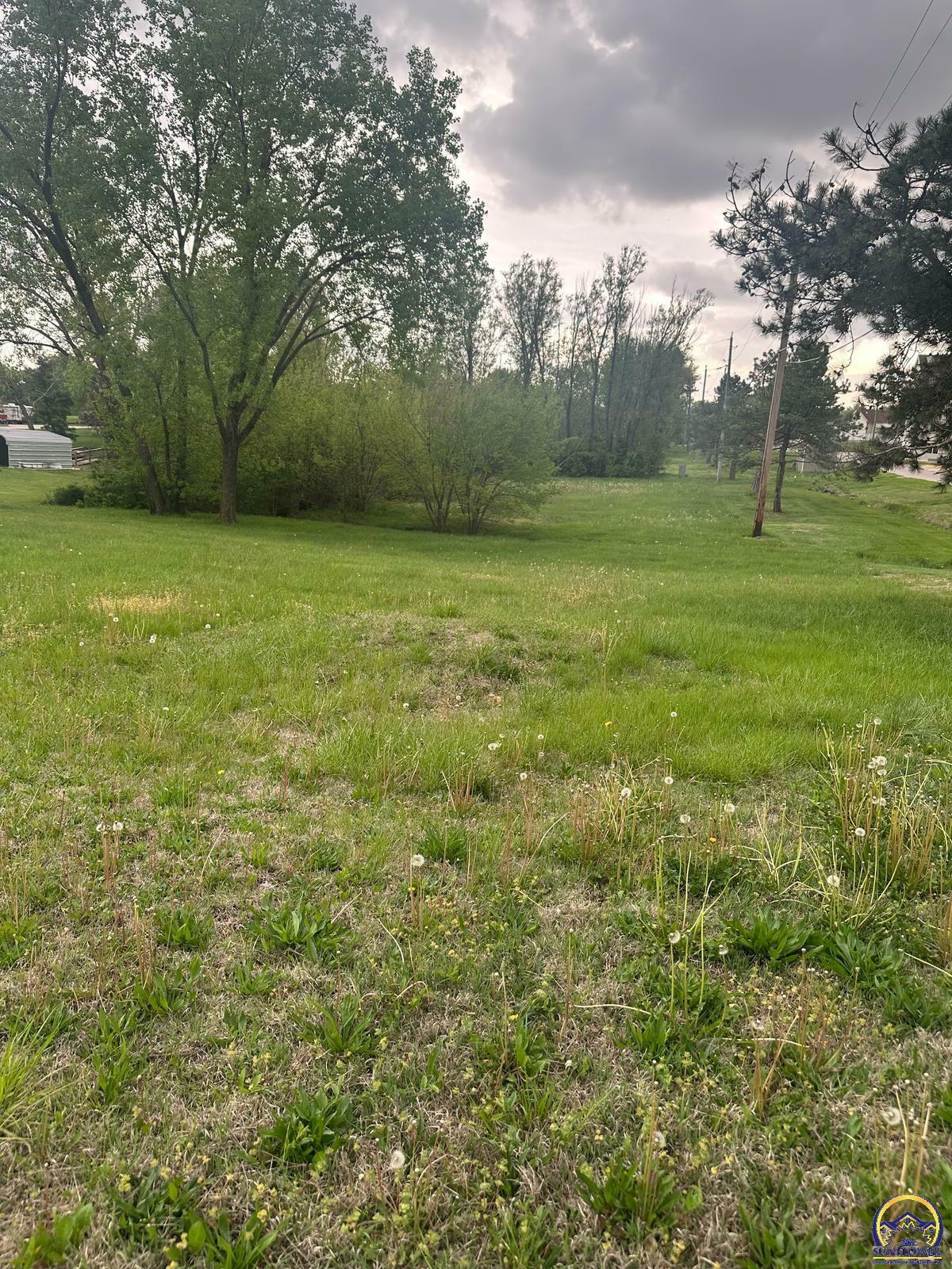 Property Photo: 2425 W 24th Ave KS 66801