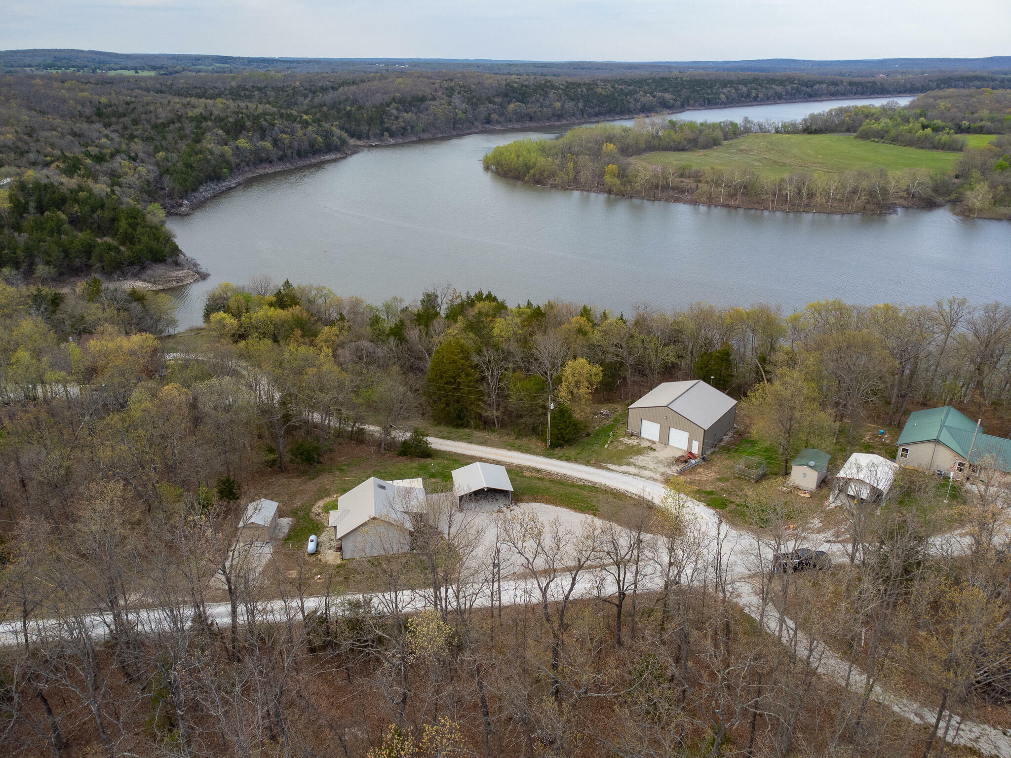 Property Photo: 1295 E 325th Road MO 65650