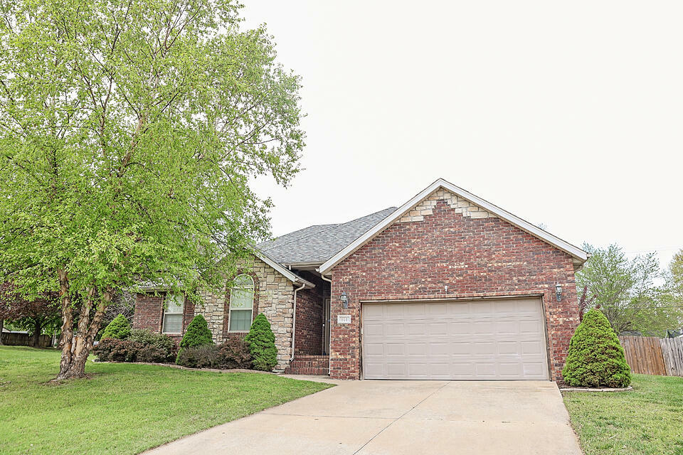 Property Photo: 611 S Monterrey Avenue MO 65802