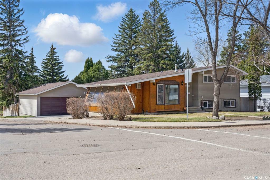 Property Photo: 1301 J Avenue N SK S7L 2L9