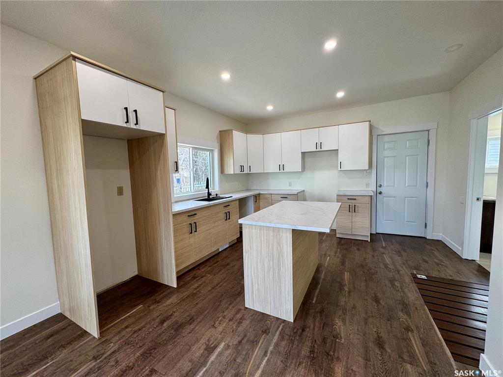 Property Photo: 211 9th Street E SK S6V 0X7