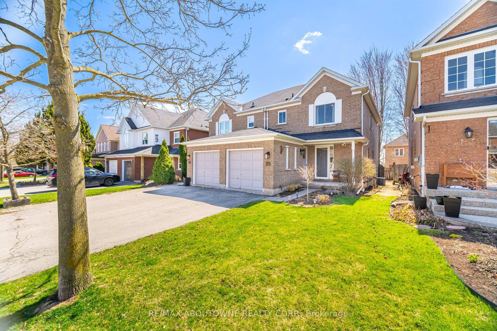 Property Photo: 35 Harnesworth Crescent ON L0R 2H6
