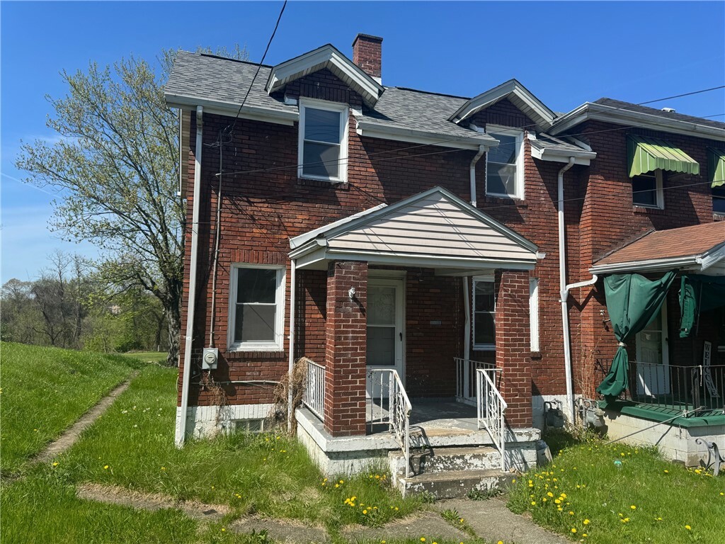 Property Photo:  877 Vankirk St  PA 15025 