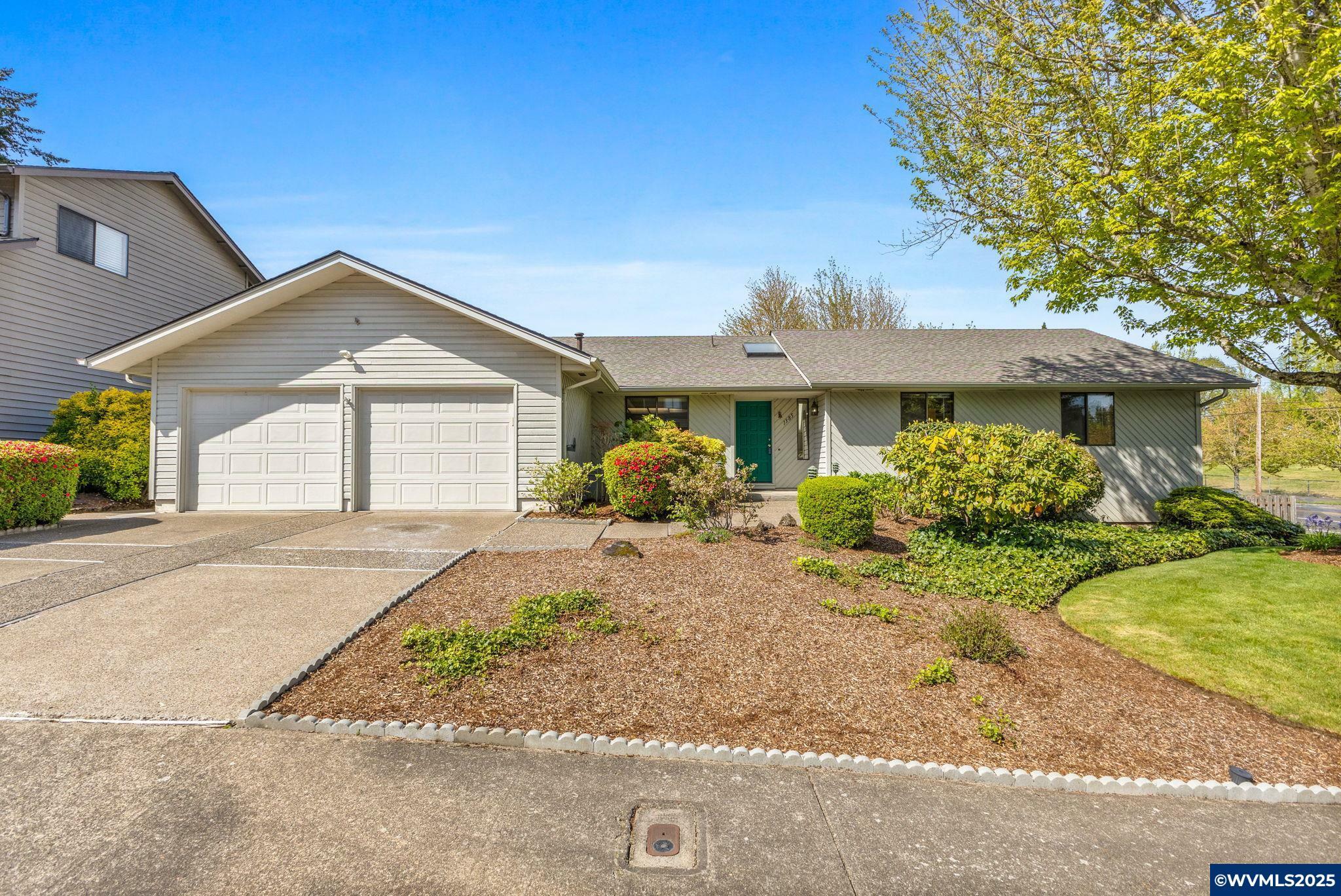 Property Photo: 1385 Tiburon Ct SE OR 97302