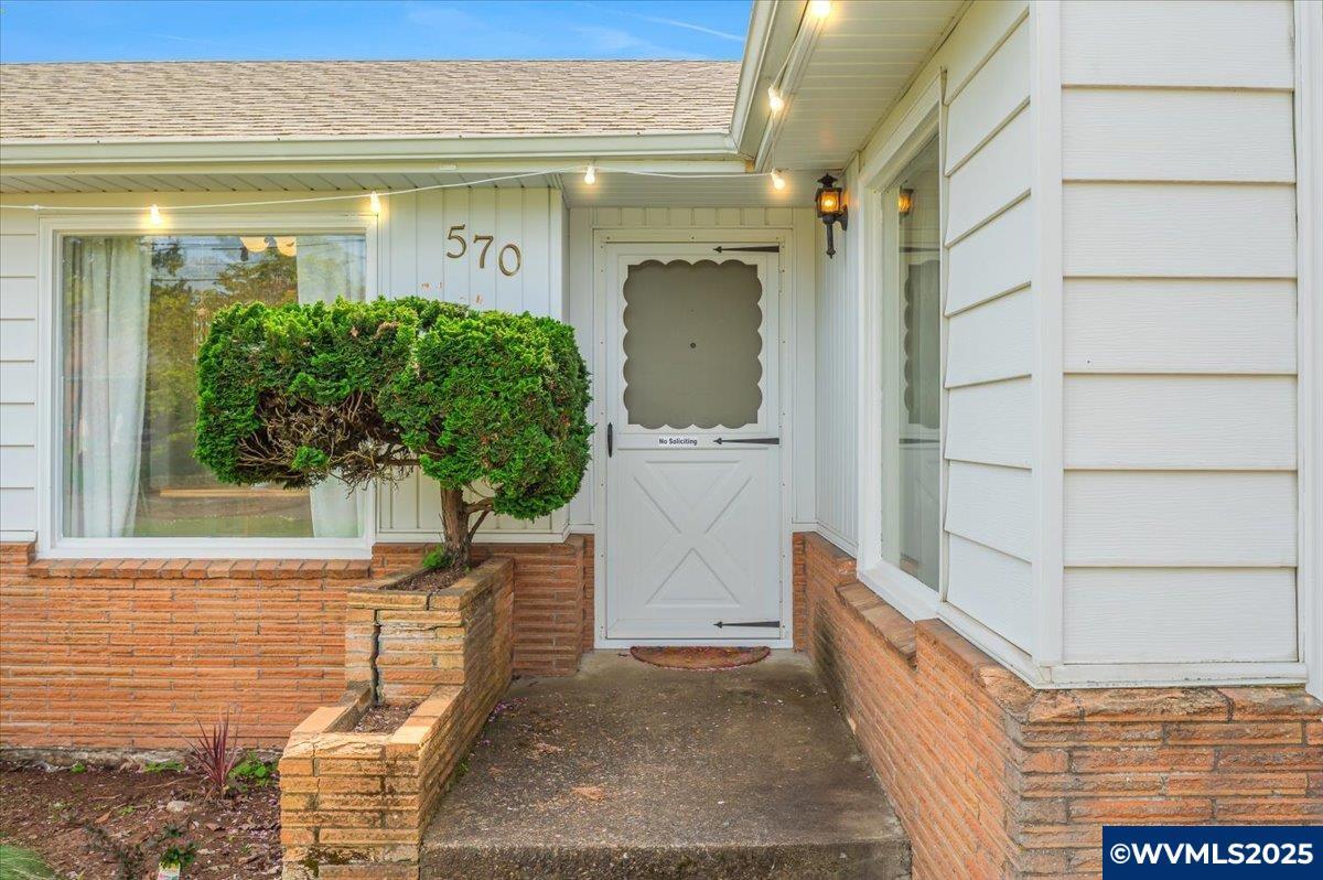 Property Photo: 570 Ben Vista Dr S OR 97302