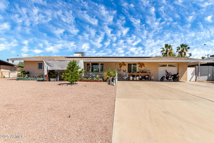 Property Photo: 930 E Friar Avenue AZ 85119