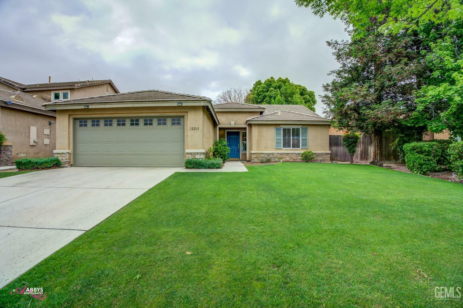 Property Photo: 12211 Stonington Street CA 93312