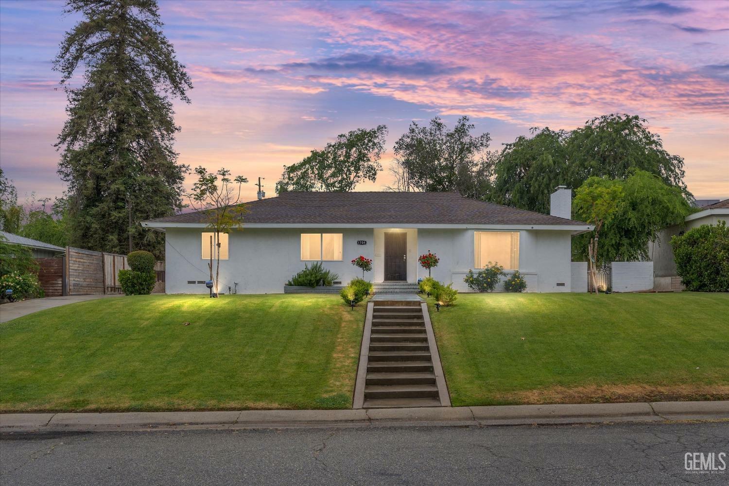 Property Photo: 1704 Camino Primavera CA 93306