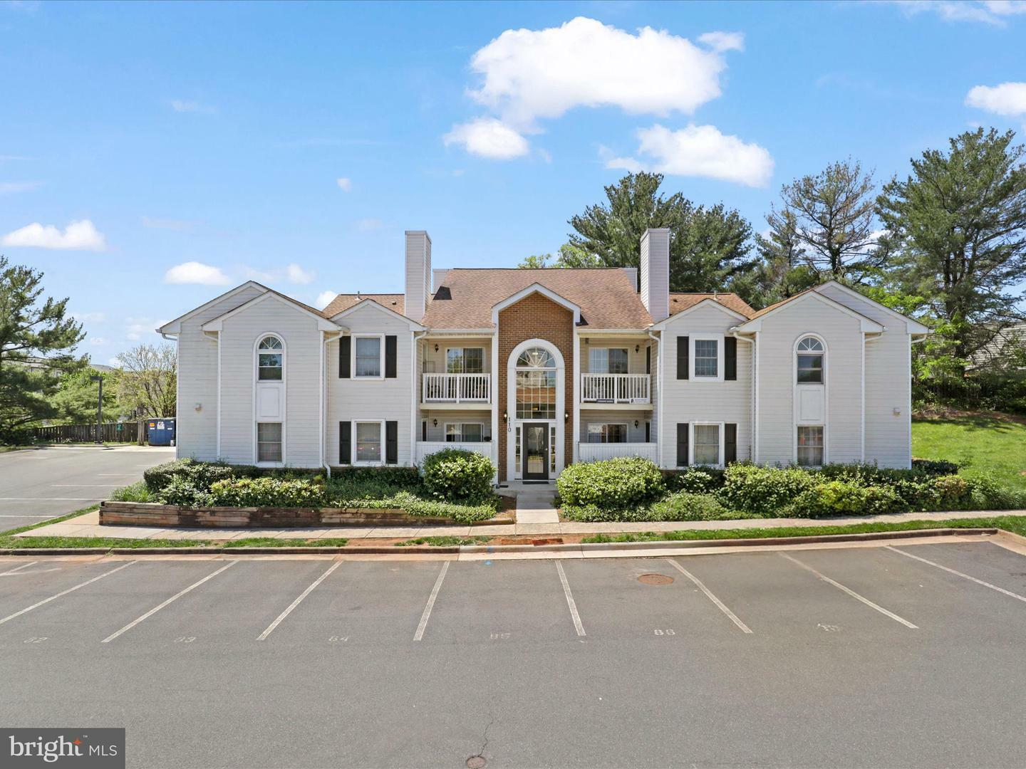Property Photo: 110 Westwick Court 7 VA 20165