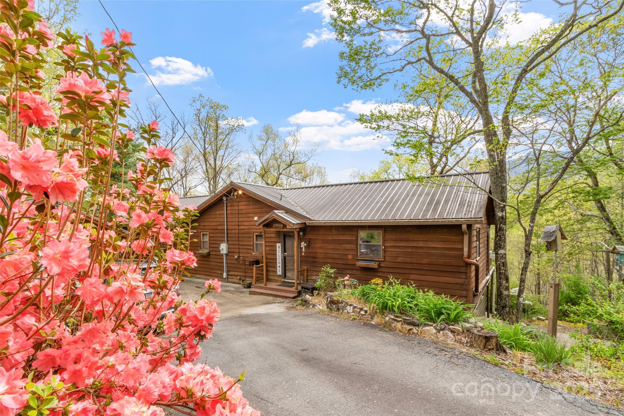 Property Photo: 90 Bee Ridge NC 28714