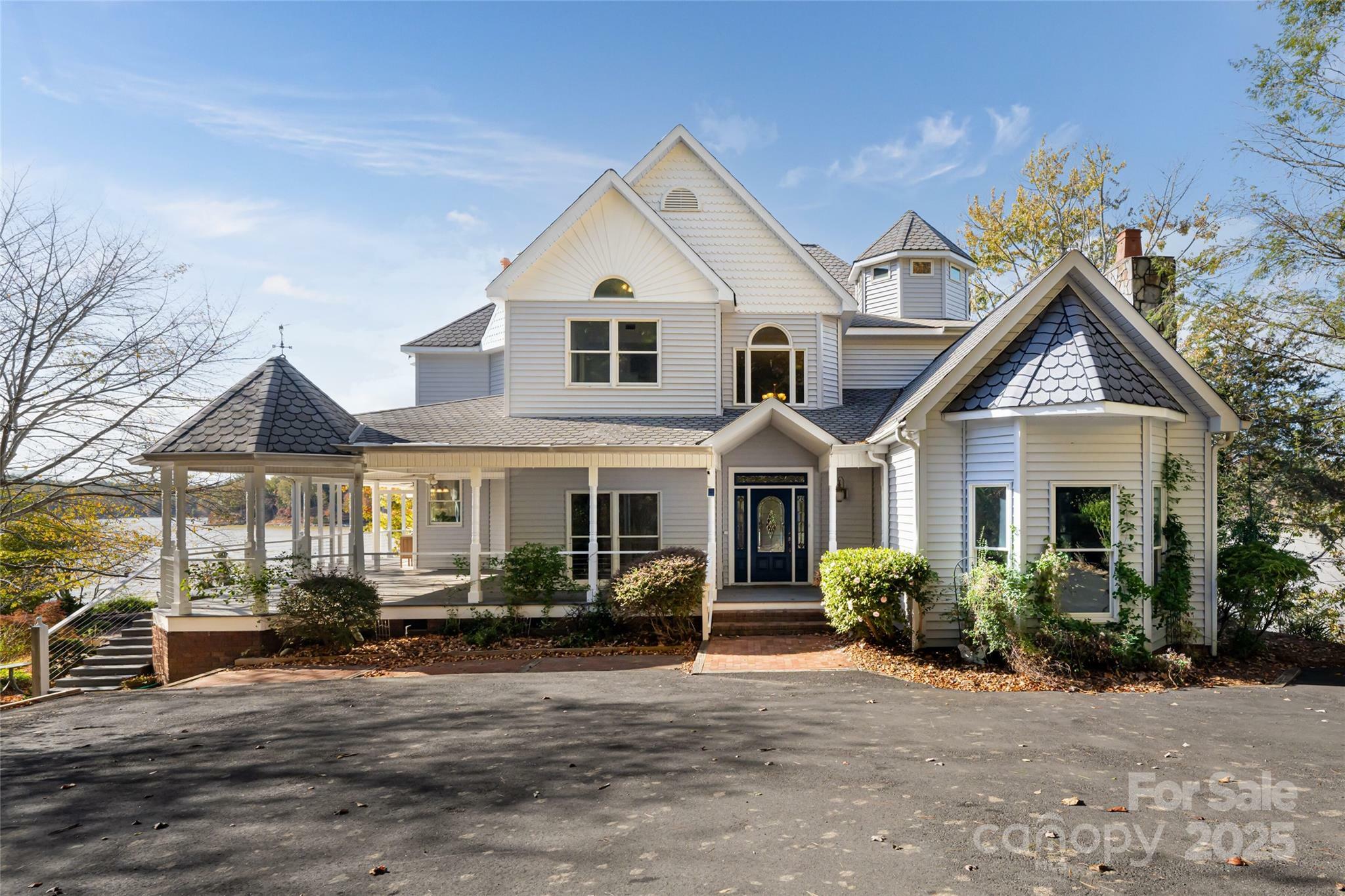 Property Photo: 4950 Canterbury Place NC 28655