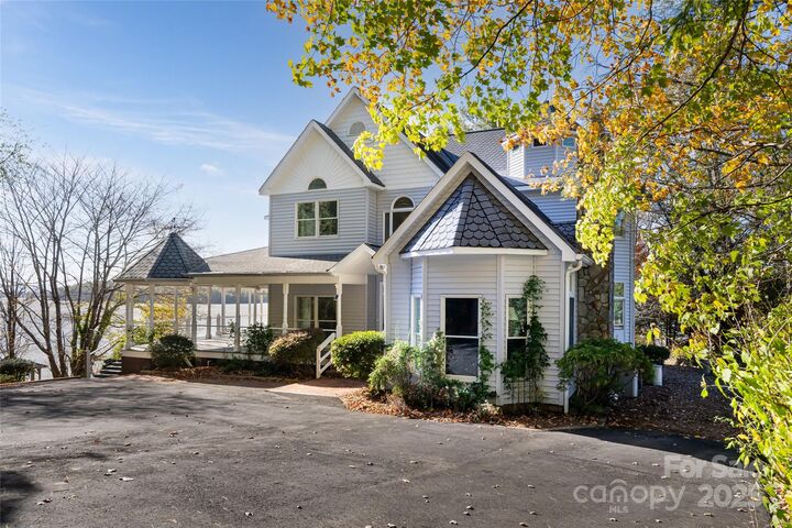 Property Photo:  4950 Canterbury Place  NC 28655 