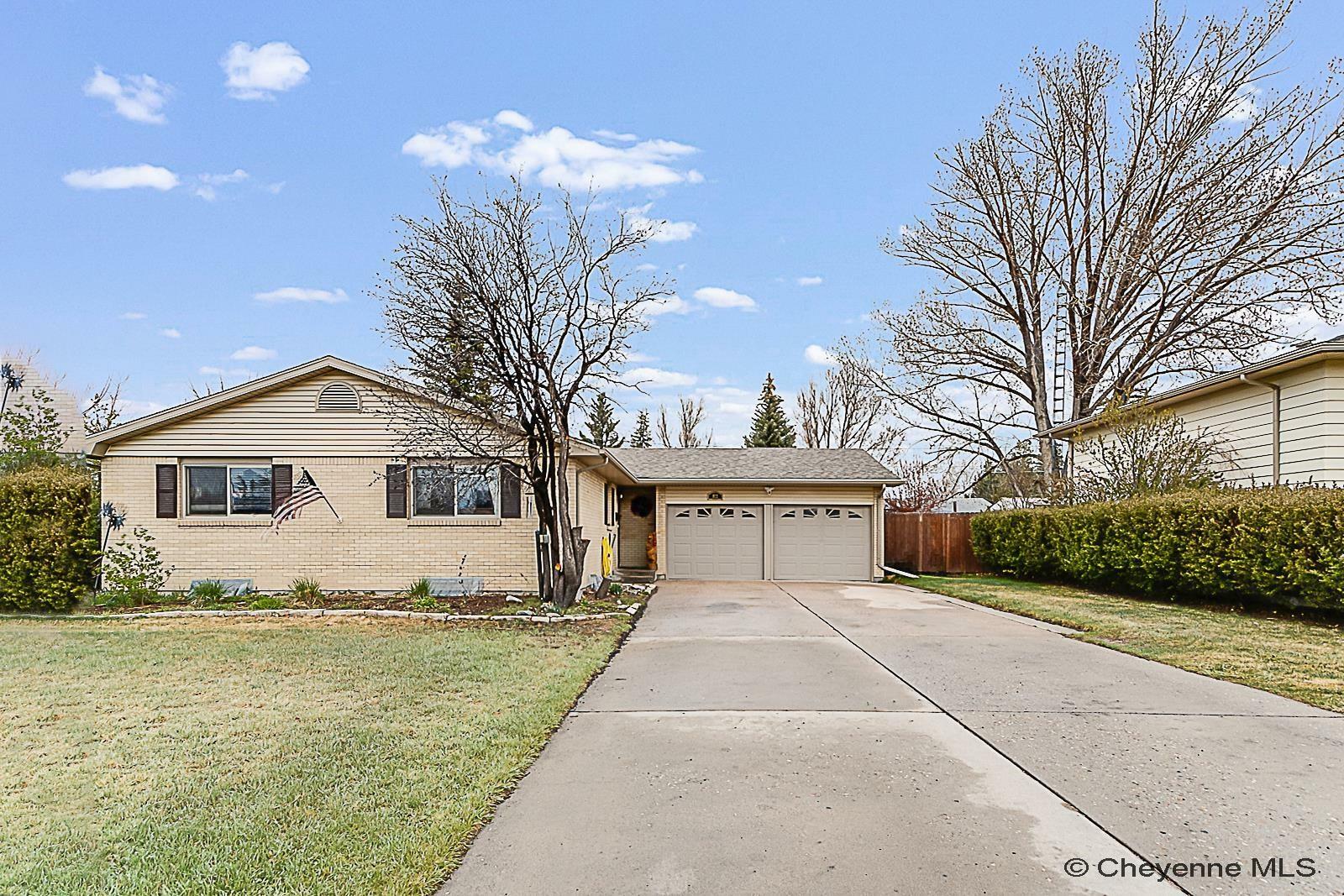 922 Arapaho St  Cheyenne WY 82009 photo