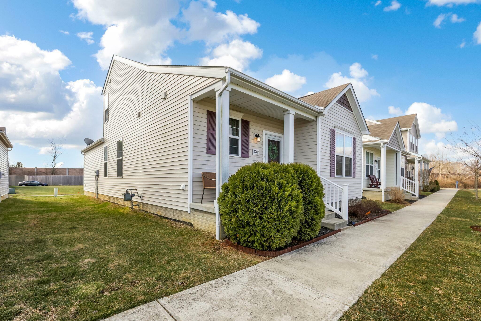 Property Photo: 5707 Battle Creek Way OH 43228