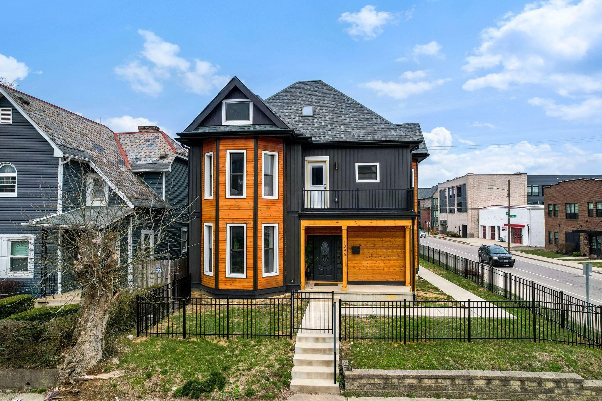 Property Photo: 1096 Franklin Avenue OH 43205