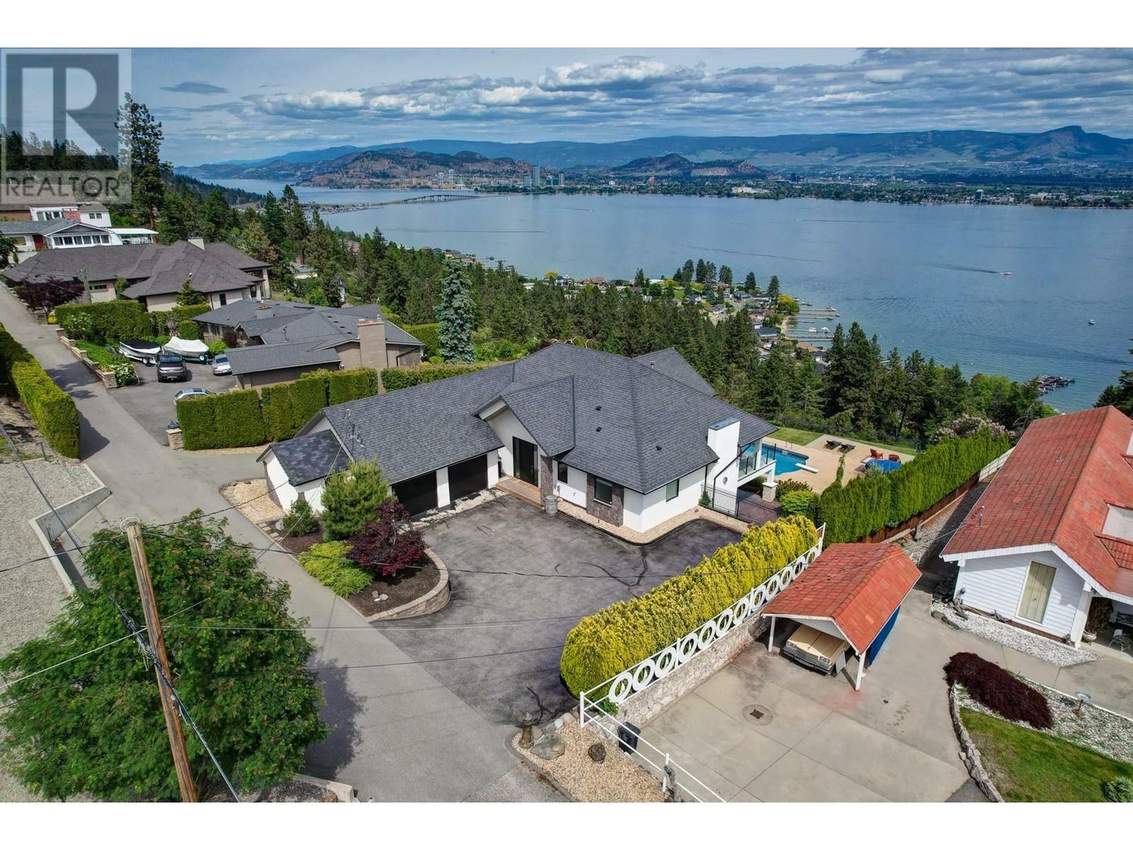 Photo de la propriété:  2821 Lakeview Road  BC V1Z 1Y5 