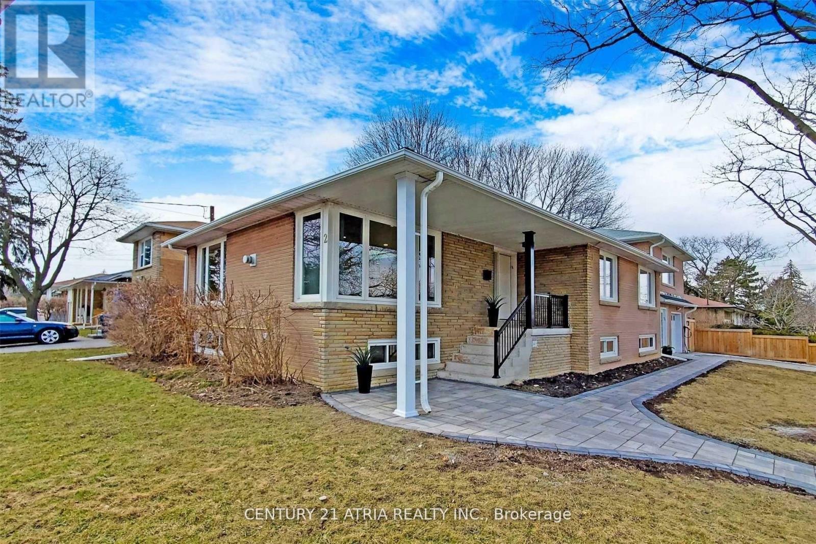 Property Photo: 2 Pannahill Road ON M3H 4N3