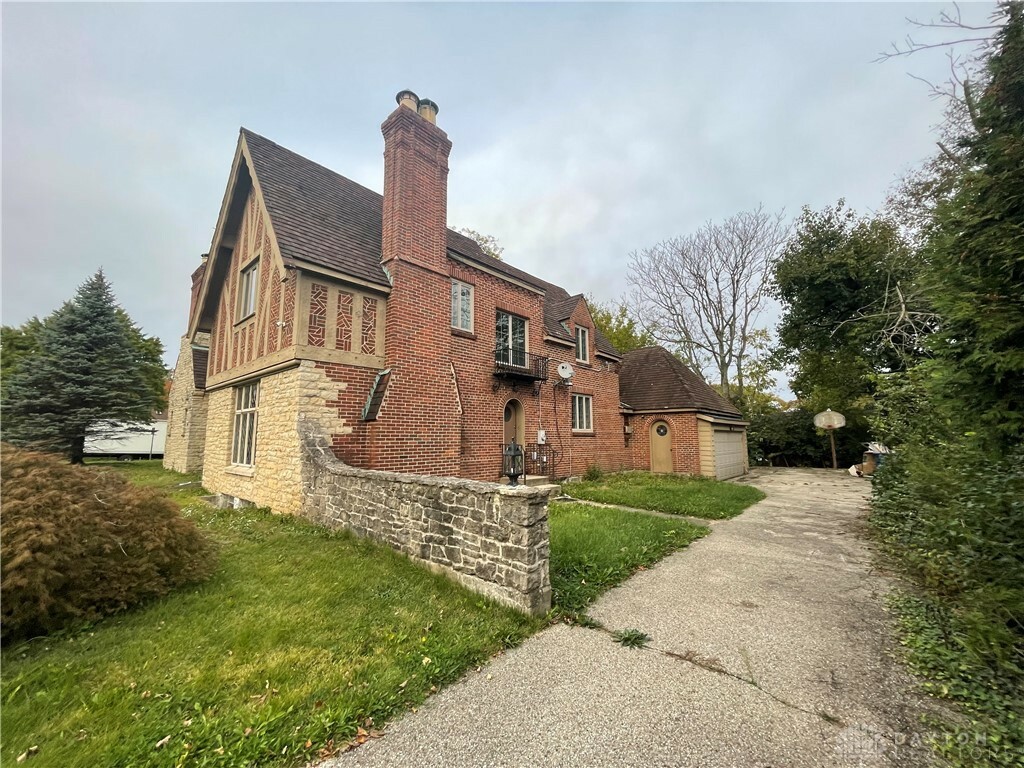 Property Photo:  1620 Catalpa Drive  OH 45406 