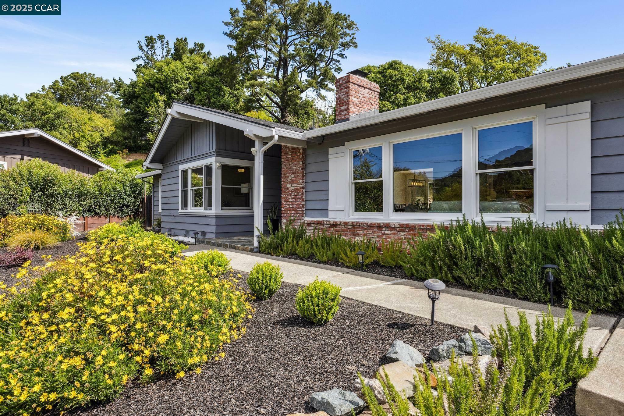 Property Photo: 15 Aspinwall Ct CA 94563