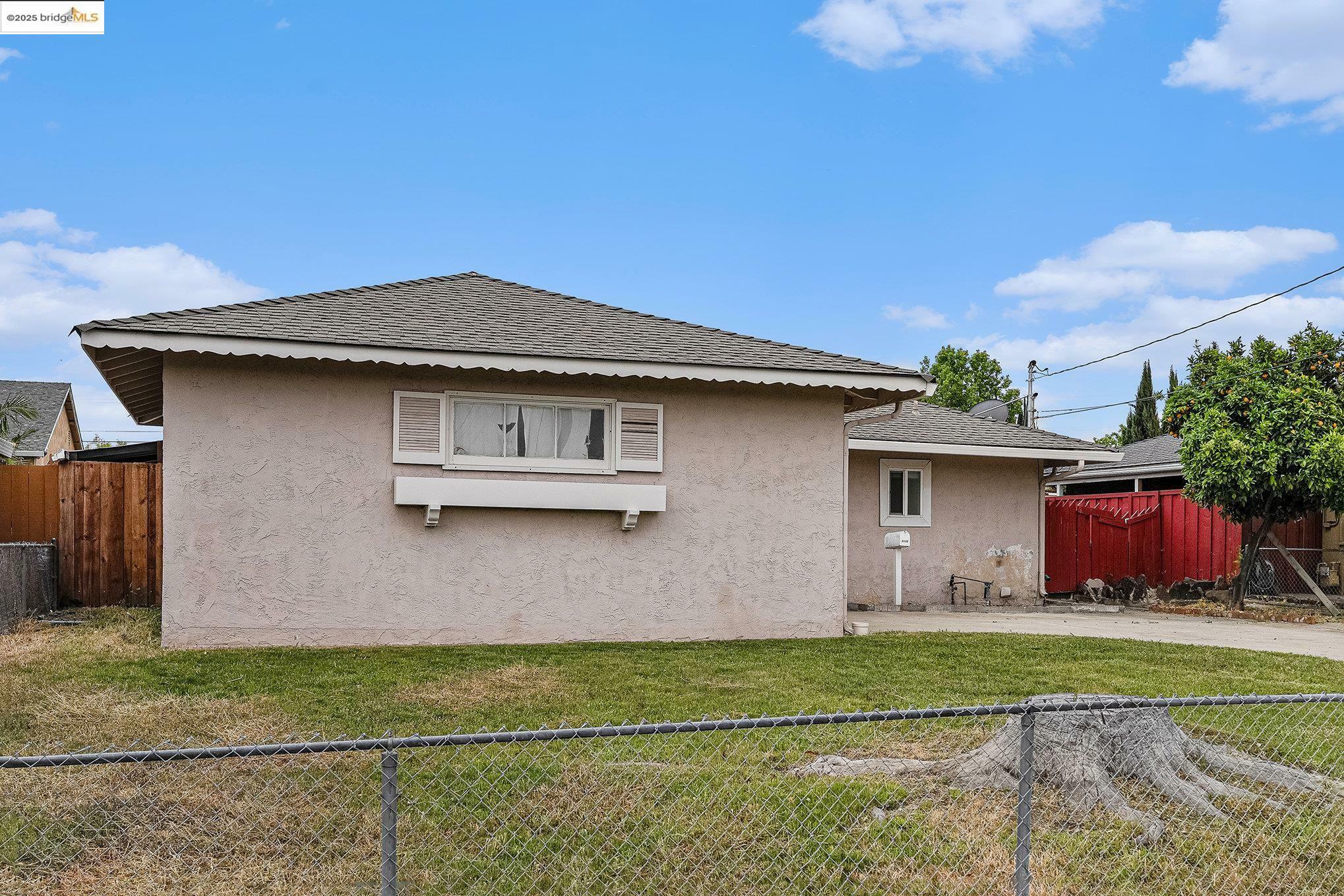 Property Photo: 2135 Marsh Ave CA 94565