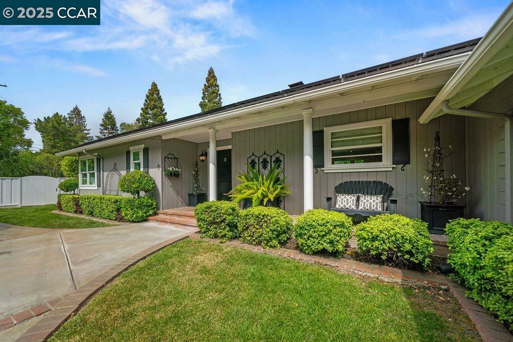 Property Photo: 1110 Homestead Ave CA 94598