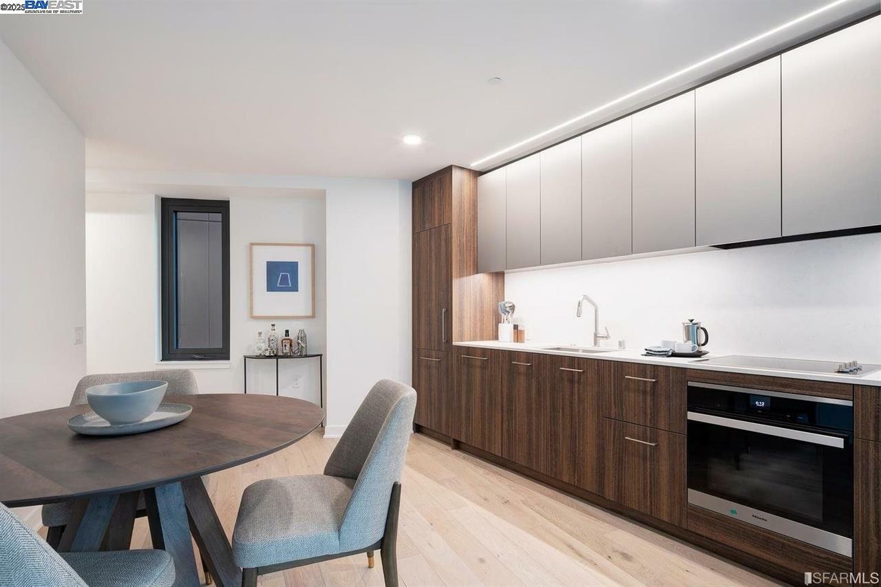 Property Photo: 280 Spear Street 1B CA 94105