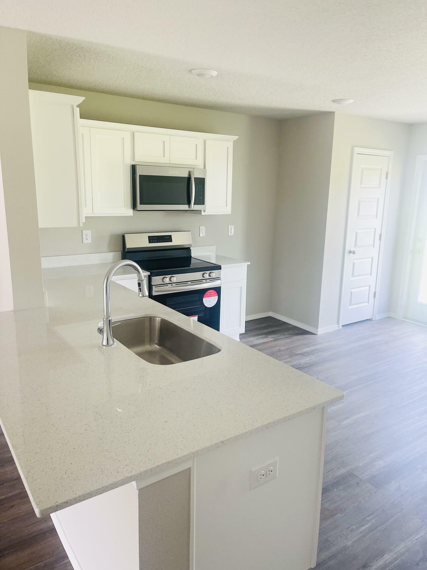 Property Photo: 8228 Queensland Dr. Drive FL 32567