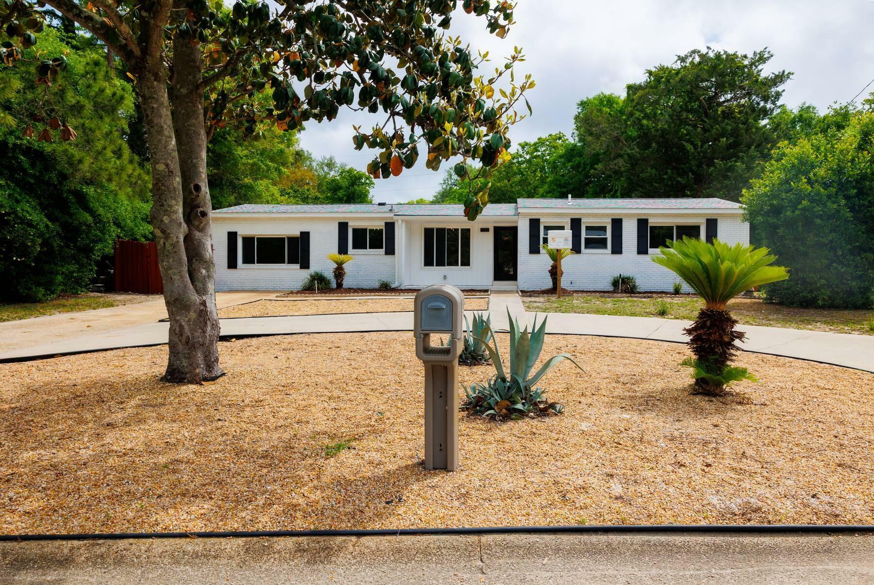 Property Photo: 360 Bryn Mawr Boulevard FL 32569