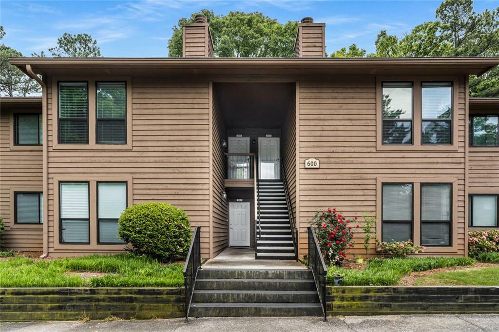 Property Photo: 605 Parkaire Crossing GA 30068