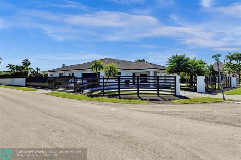 Property Photo: 3001 SW 111th Ave FL 33165