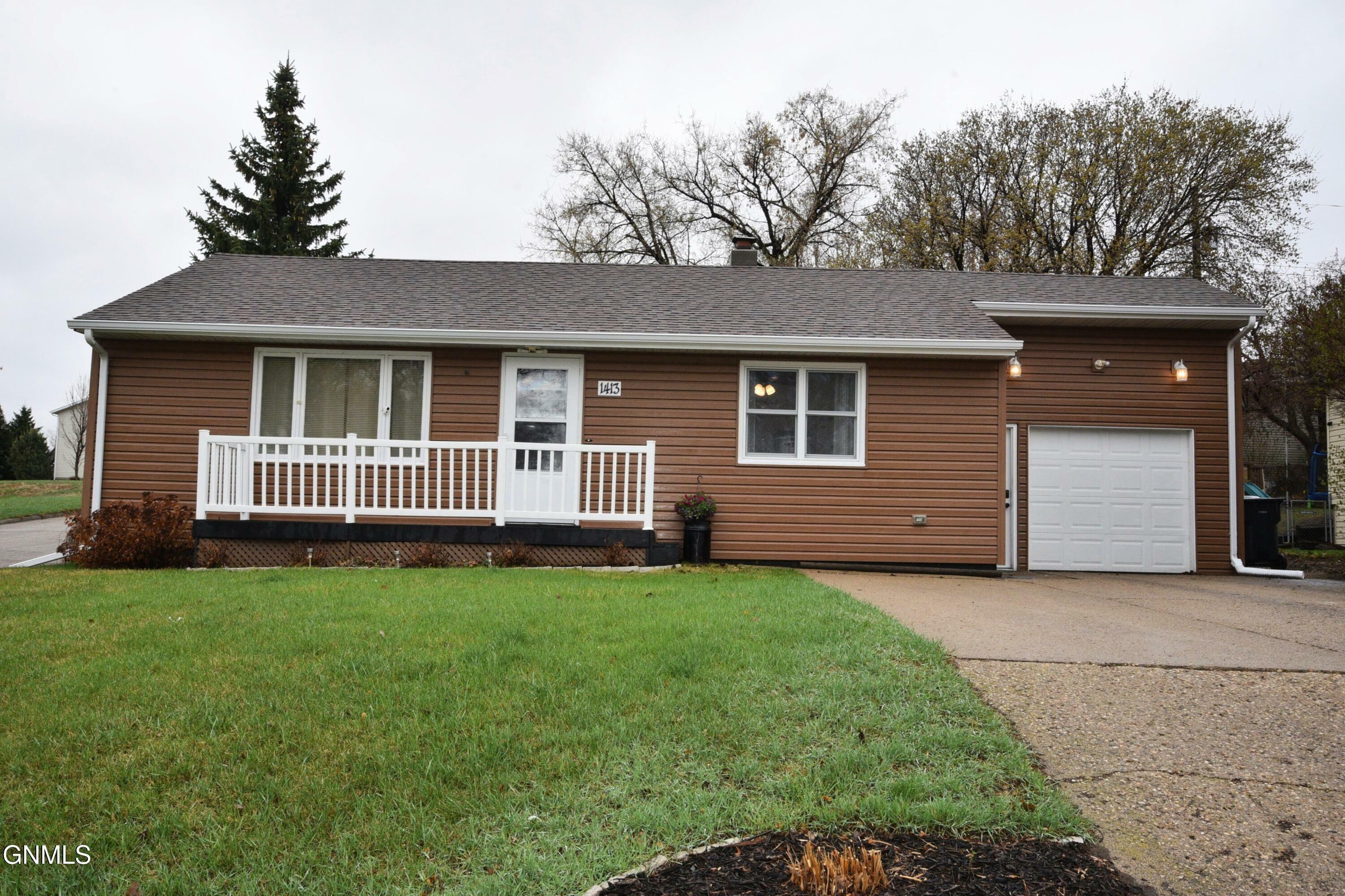Property Photo: 1413 15th Street SE ND 58554