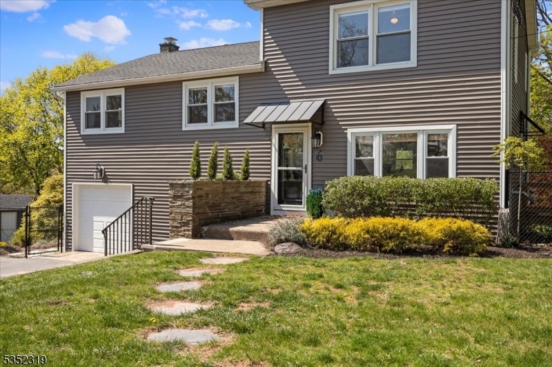 Property Photo: 6 Crossfield Court NJ 08848