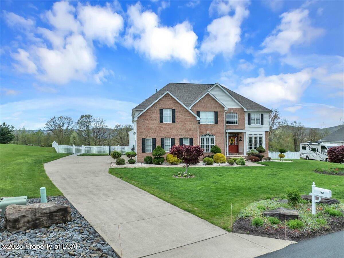 Property Photo: 32 Ivy Lane PA 18641
