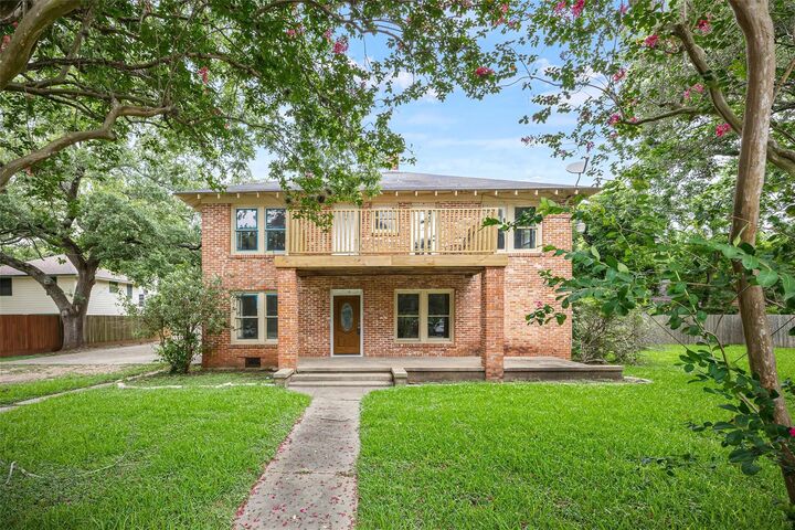Property Photo:  212 W Alabama Street  TX 77488 